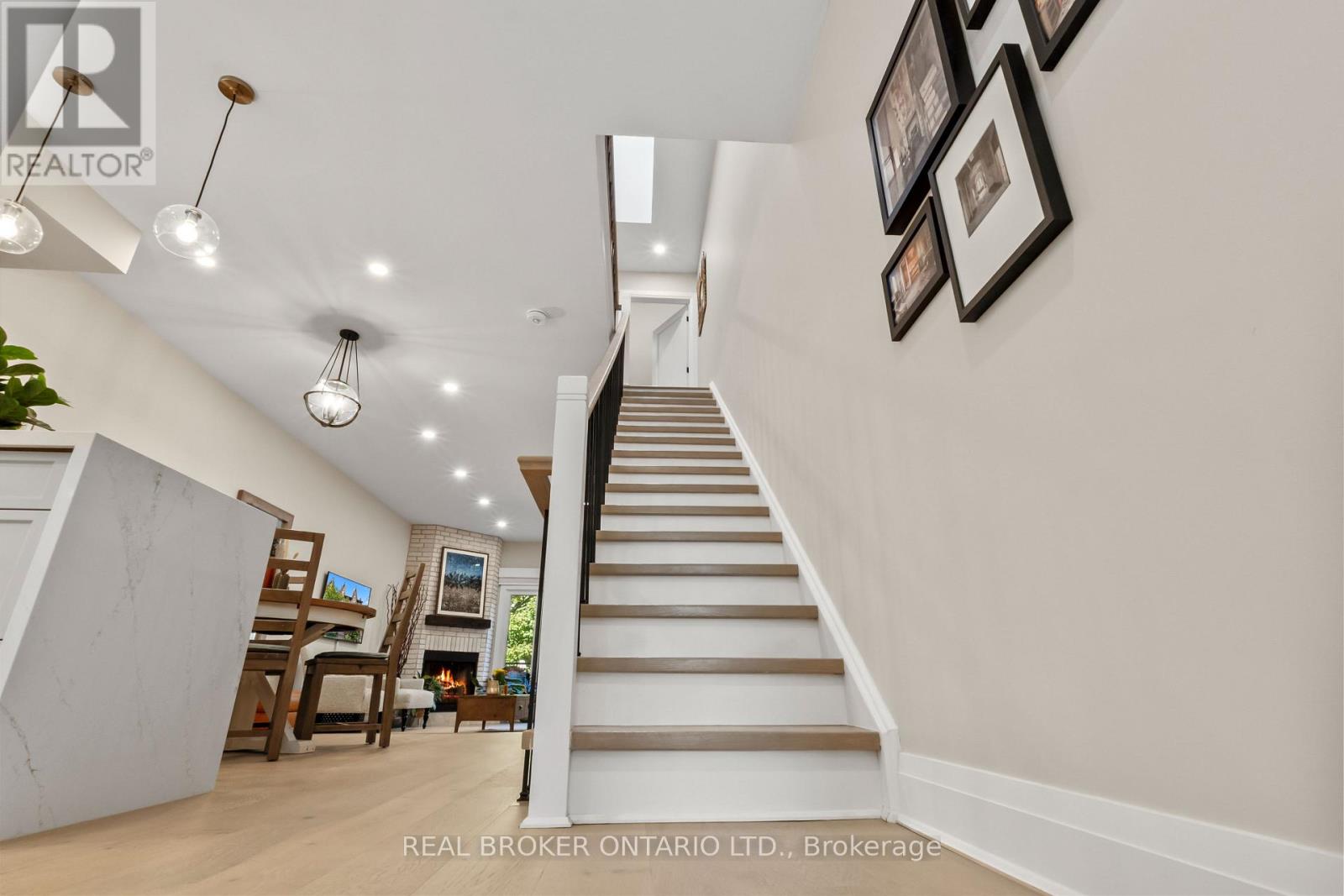 12 ST. JAMES COURT - 28