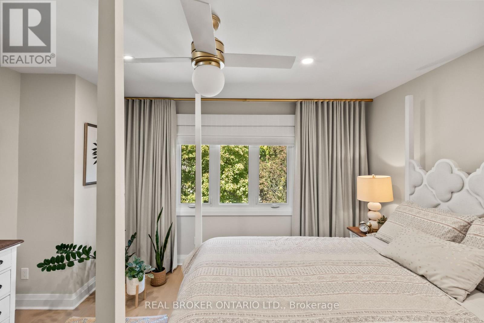12 ST. JAMES COURT - 30