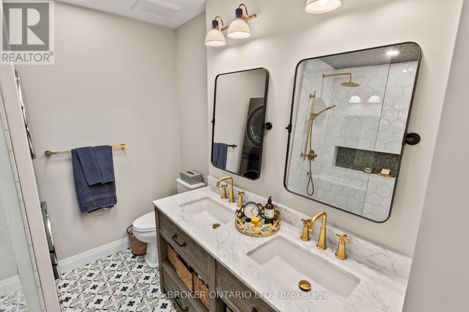 12 ST. JAMES COURT - Image 32