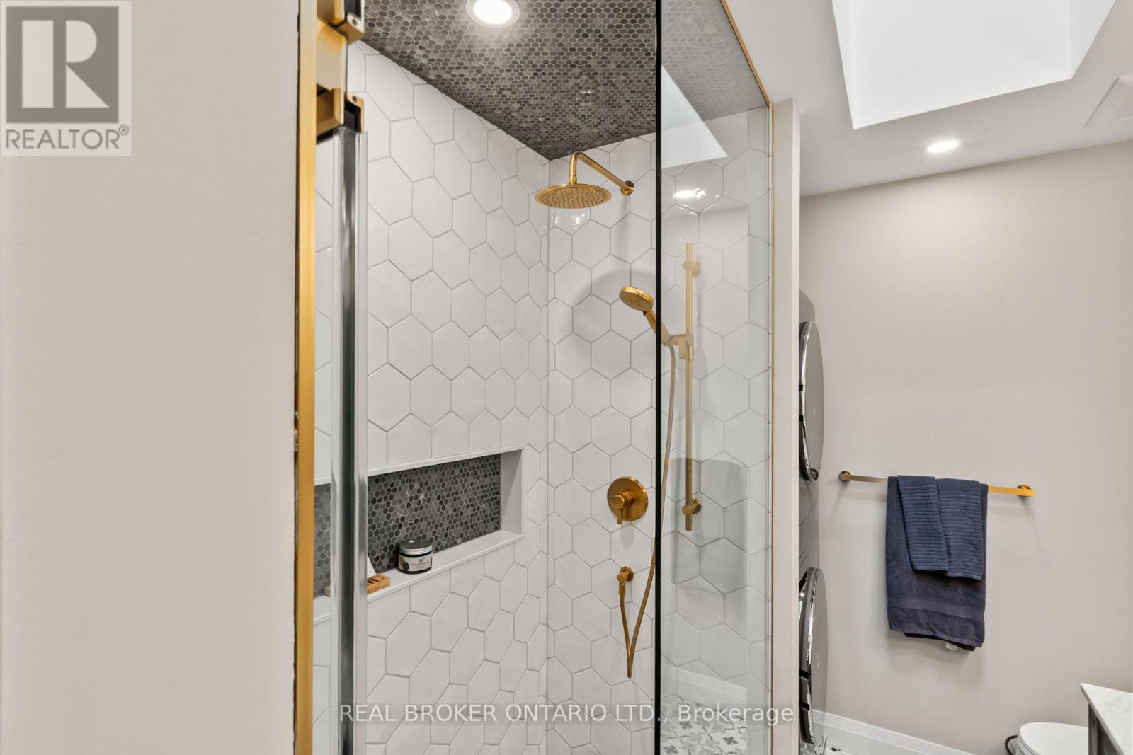 12 ST. JAMES COURT - 33