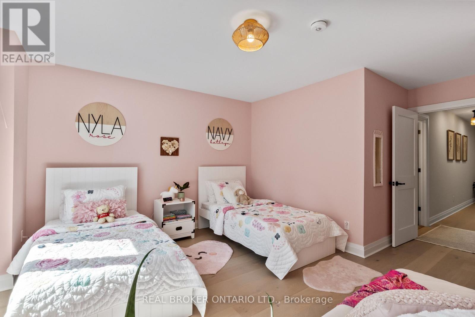 12 ST. JAMES COURT - 38