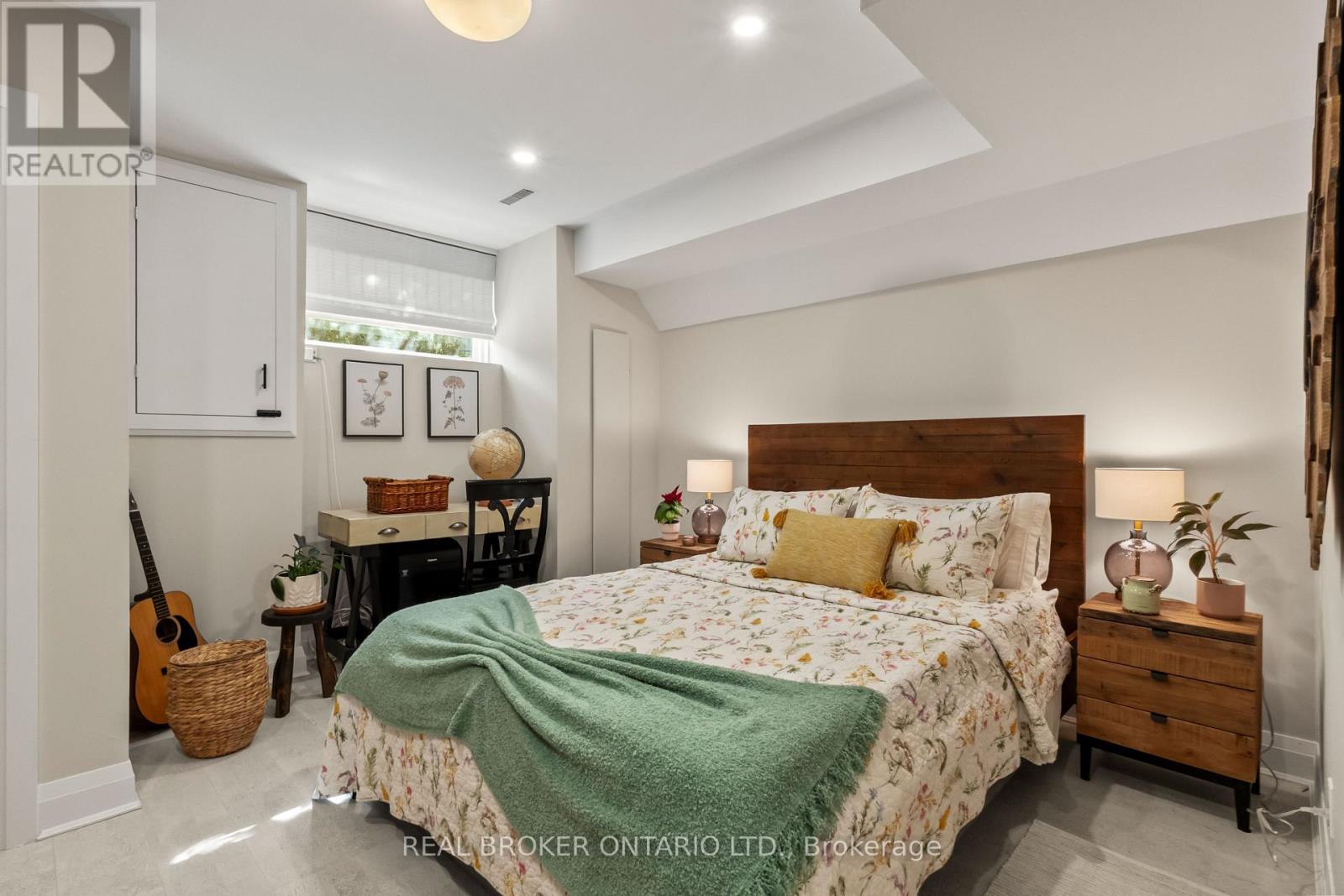 12 ST. JAMES COURT - Image 41