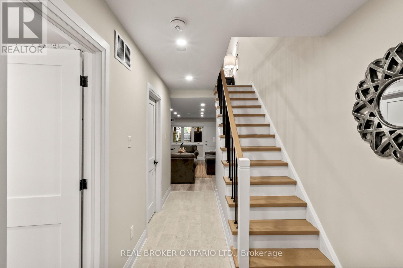 12 ST. JAMES COURT - Image 43