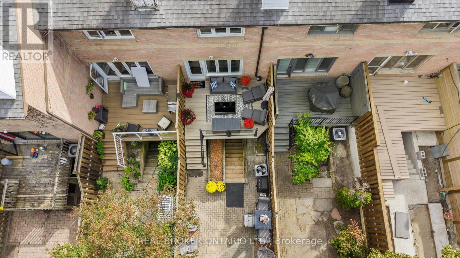 12 ST. JAMES COURT - 9