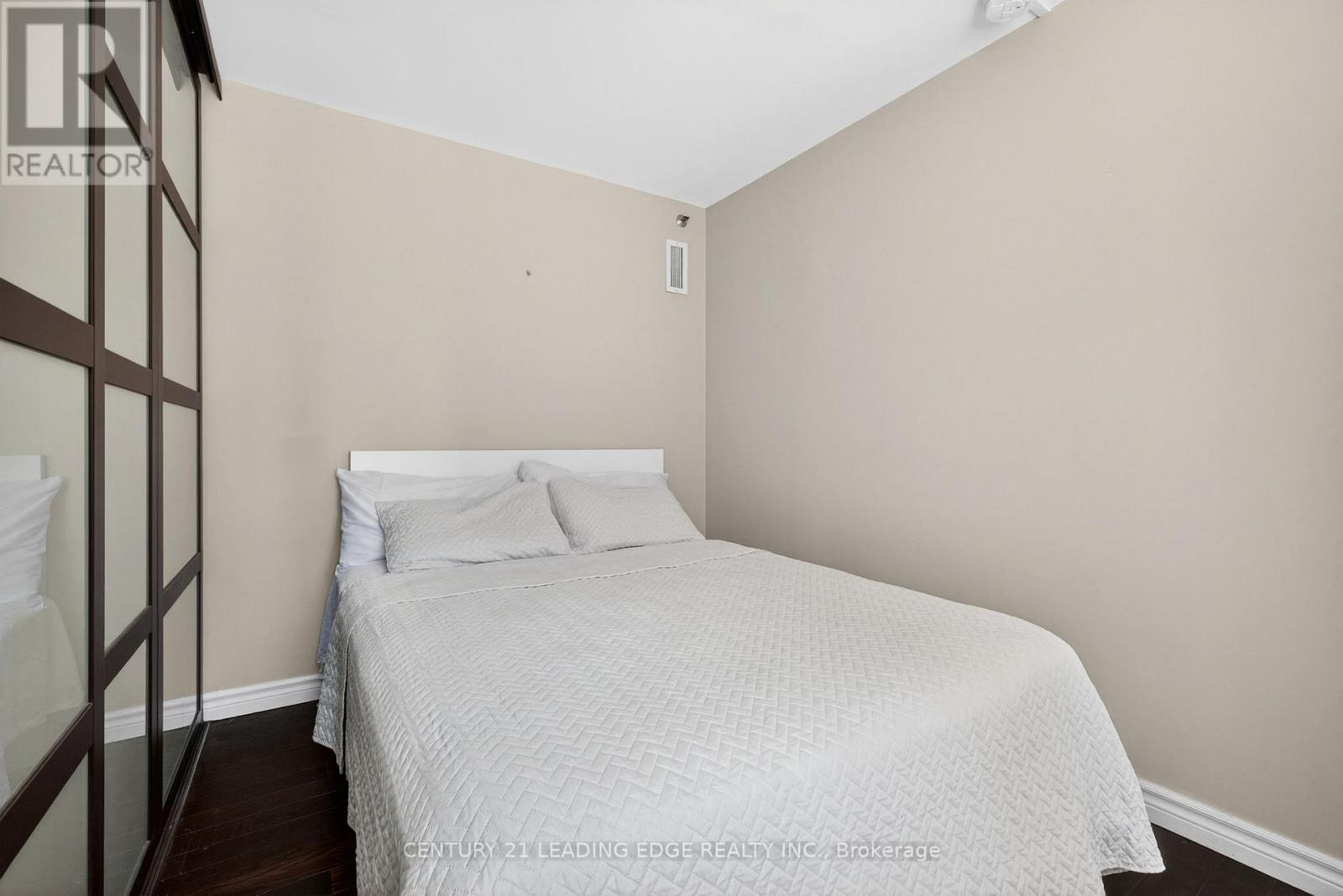 #1214 200 VICTORIA STREET - Image 32