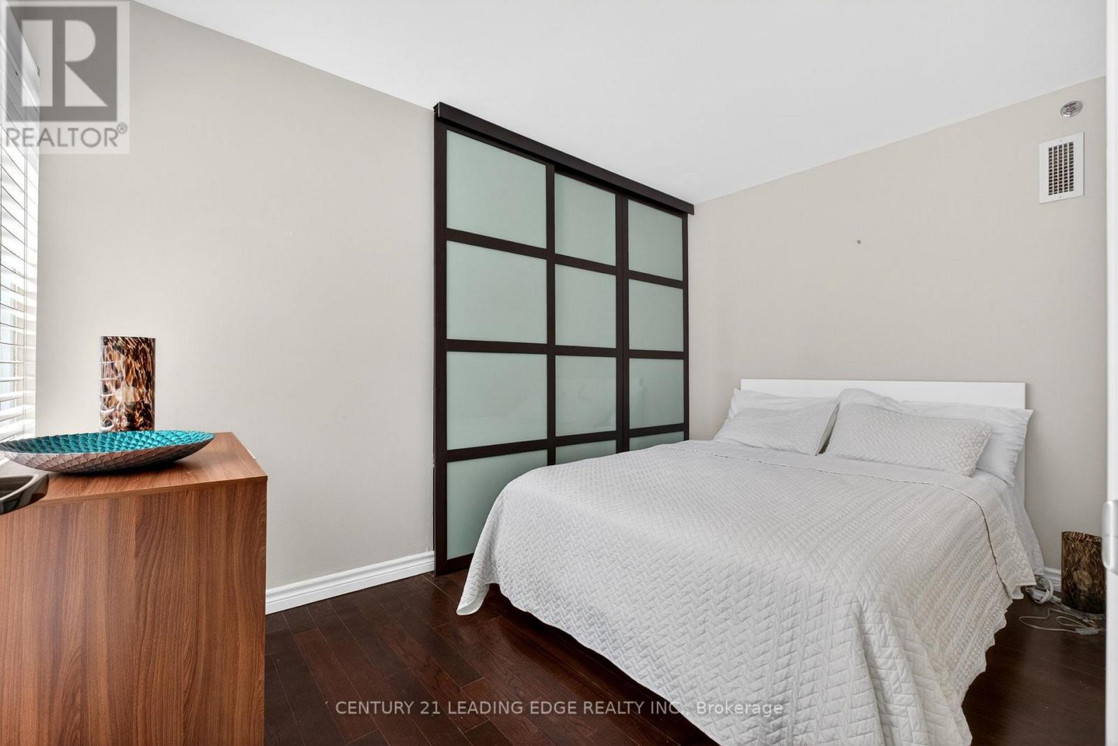 #1214 200 VICTORIA STREET - 33