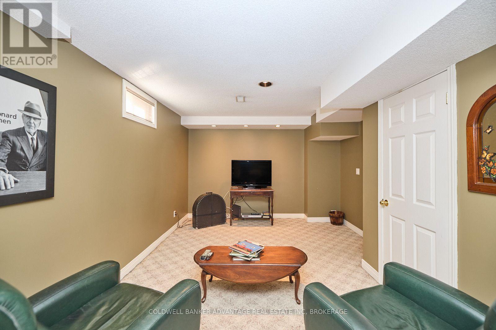 28 DIXON CRESCENT - 21