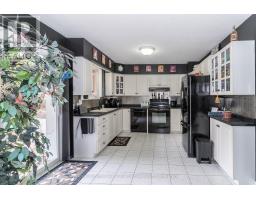 Kitchen - 183 Santas Village Road, Bracebridge), ON P1L1W8 Photo 7