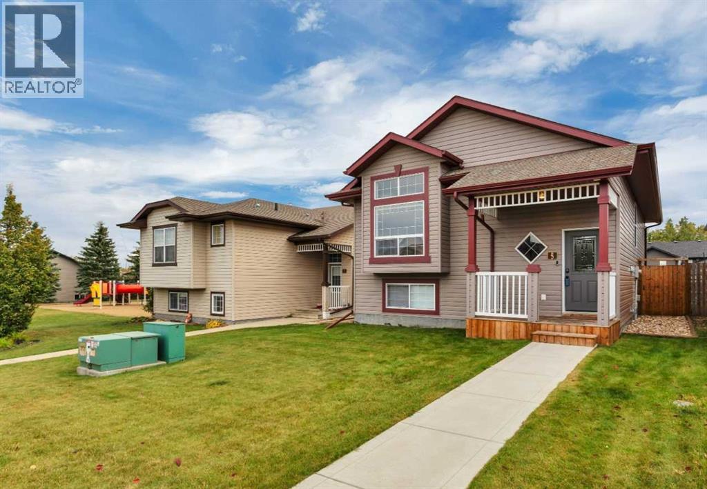 5 Wilkinson Circle, Sylvan Lake, Alberta, T4S2N7, Sylvan Lake, Alberta — photo 1 of 5