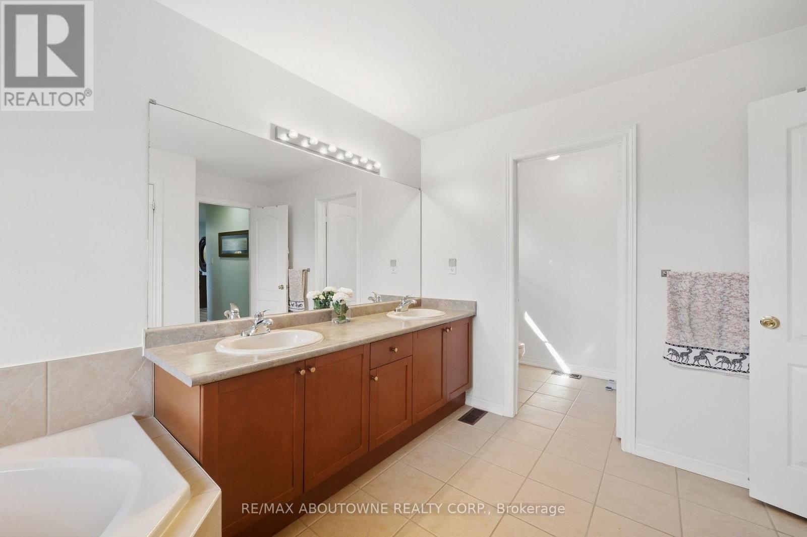 1094 GORHAM WAY - Image 32