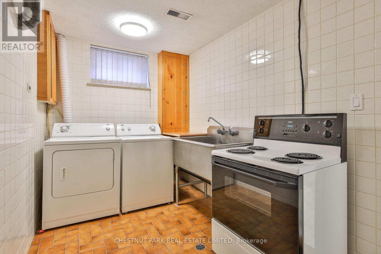 28 CHARRINGTON CRESCENT - 25