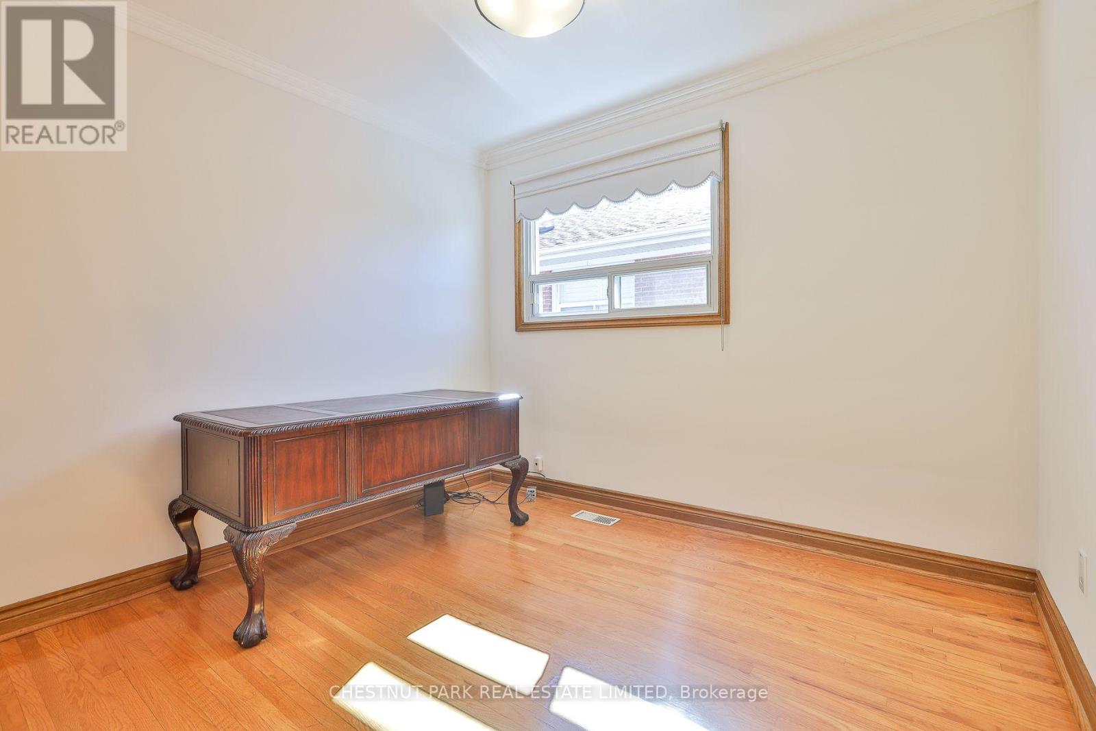 28 CHARRINGTON CRESCENT - Image 36