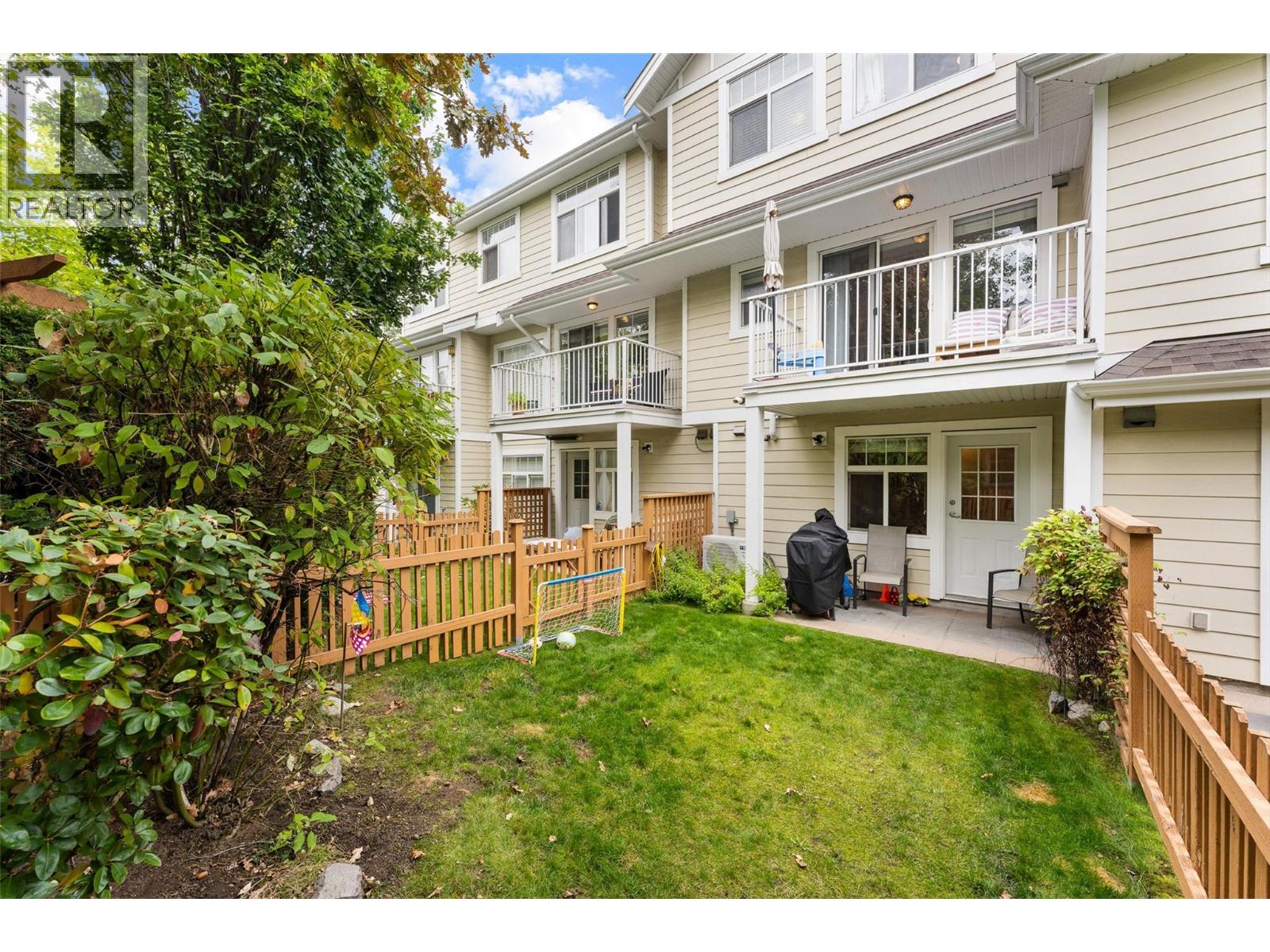 26 1853 Parkview Crescent, Kelowna