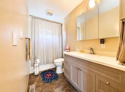 Utility room - 267 2nd Street Nw, Altona, MB R0G0B1 Photo 10