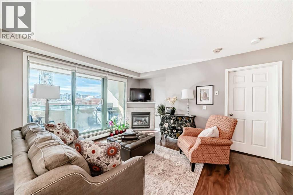 Living Room w Fireplace!