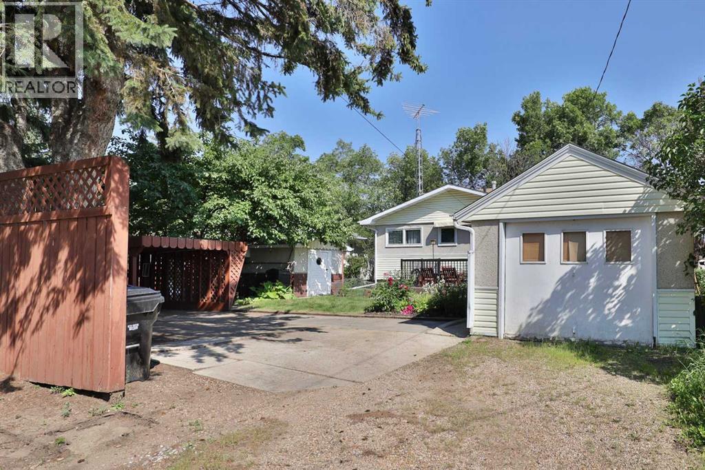 5615 51 Avenue - 43