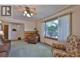 Family room - 5615 51 Avenue, Camrose, AB T4V0W3 Photo 6