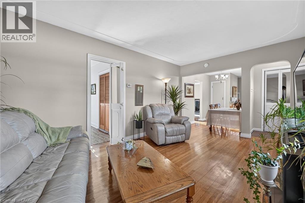 416 BARTLETT Avenue, Grimsby, Ontario, L3M2N4, Grimsby, Ontario — photo 5 of 5