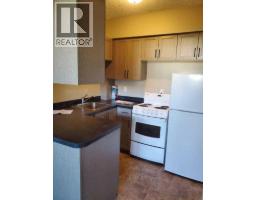 #, 9802 98 Avenue, Peace River, AB T8S1J4 Photo 12