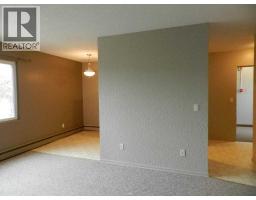#, 9802 98 Avenue, Peace River, AB T8S1J4 Photo 7