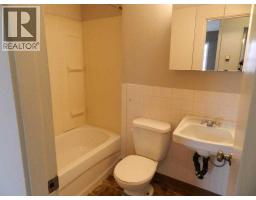 #, 9802 98 Avenue, Peace River, AB T8S1J4 Photo 8