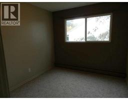 #, 9802 98 Avenue, Peace River, AB T8S1J4 Photo 9