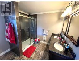 8 Ivanys Road thumbnail 36