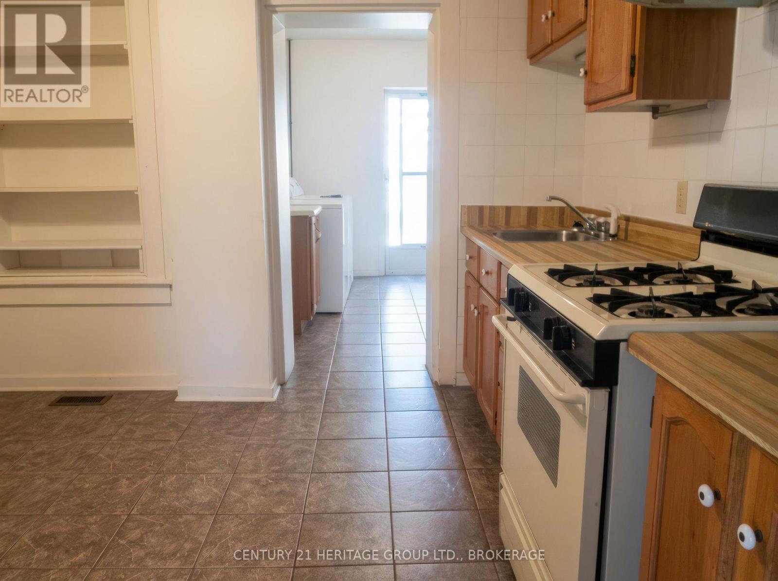 154 Stephen Street, Kingston (East of Sir John A. Blvd), Ontario, K7K2C7, Kingston (East of Sir John A. Blvd), Ontario — photo 2 of 5
