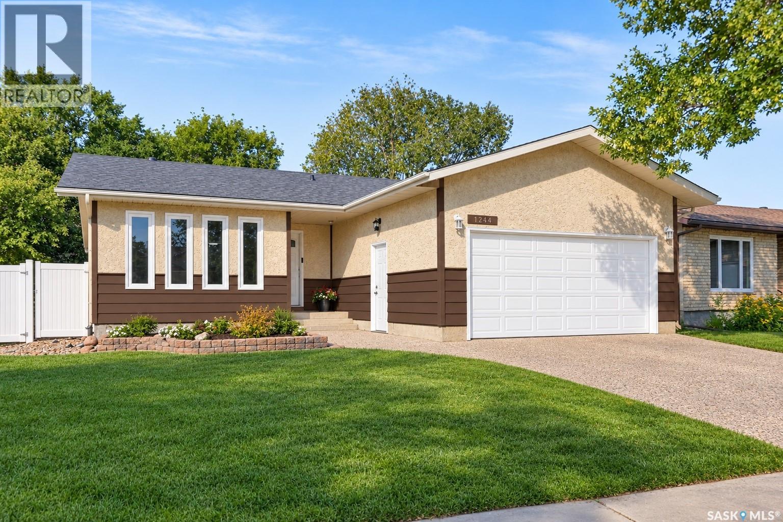 1214 Devonshire DRIVE N - 1