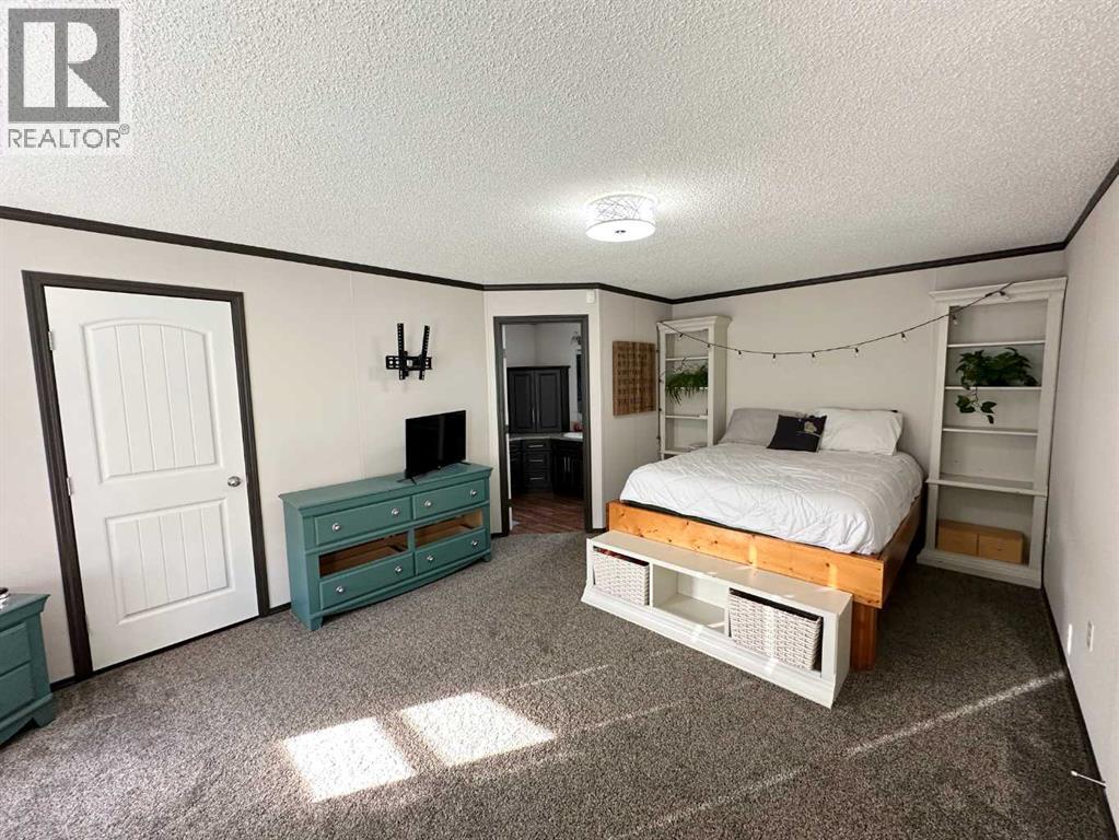 5007 44 Avenue - 12