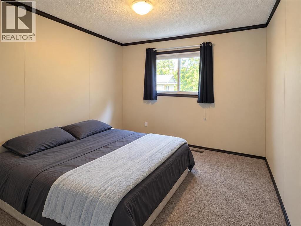 5007 44 Avenue - 16