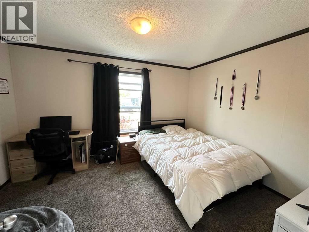 5007 44 Avenue - 17