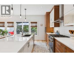 2pc Bathroom - 1815 30 Avenue Sw, Calgary, AB T2T1P8 Photo 11