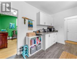Upper - 277 Wychwood Avenue, Toronto, ON M6C2T6 Photo 11