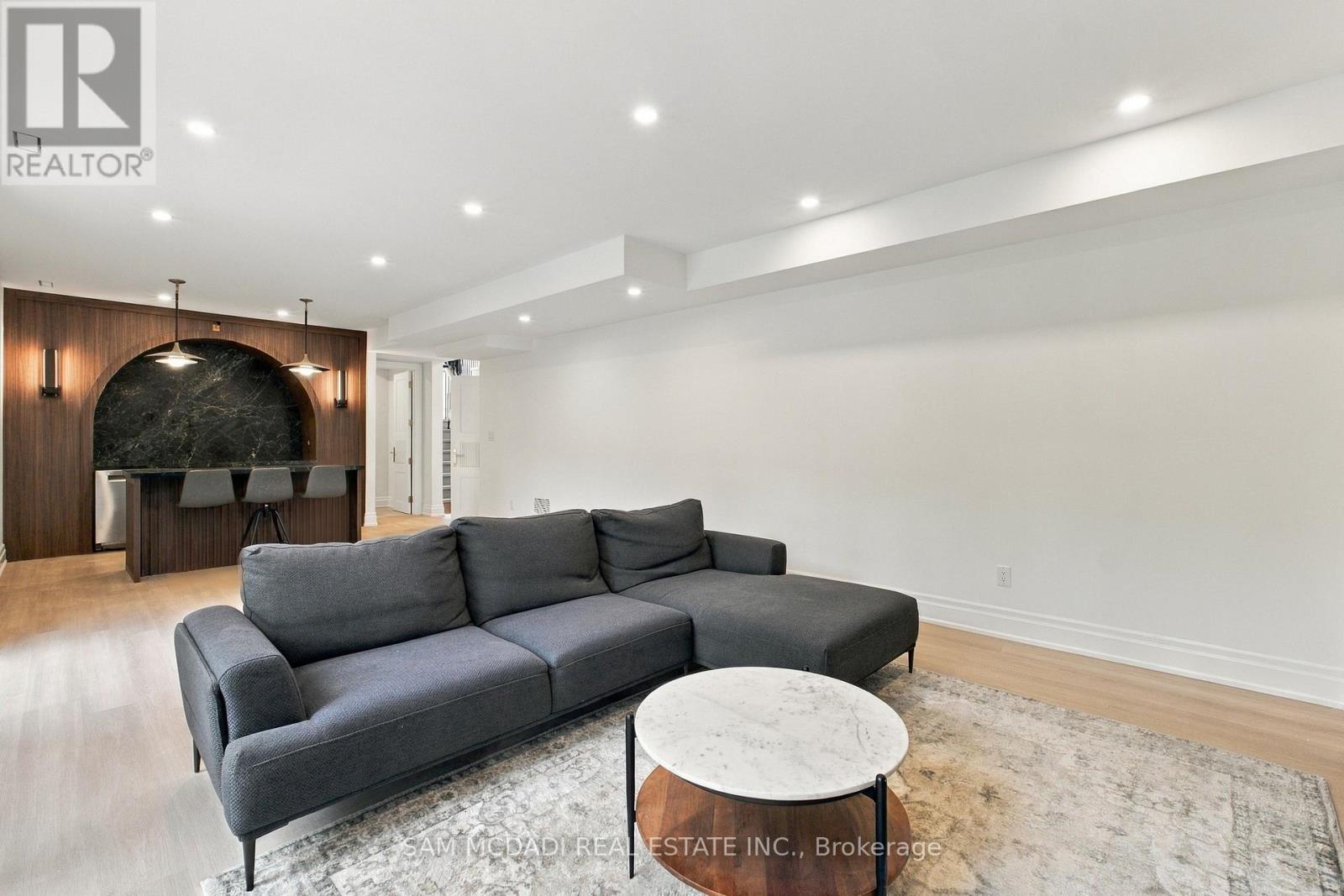 6 NORTH HILLS TERRACE - Image 35