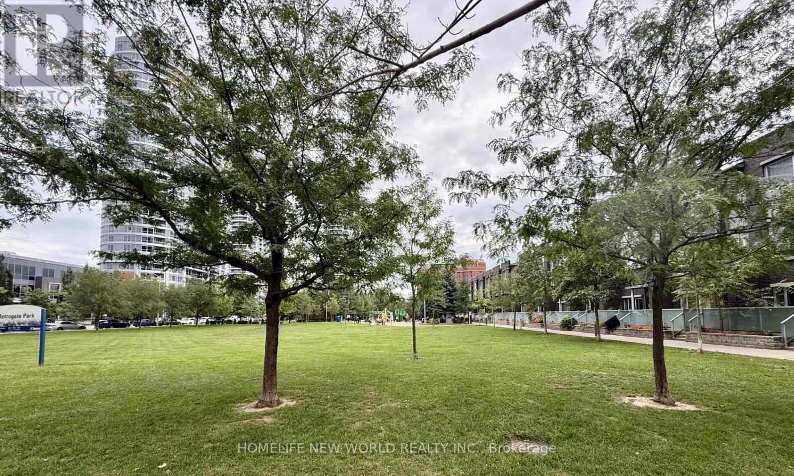 #2015 275 VILLAGE GREEN SQUARE - 35