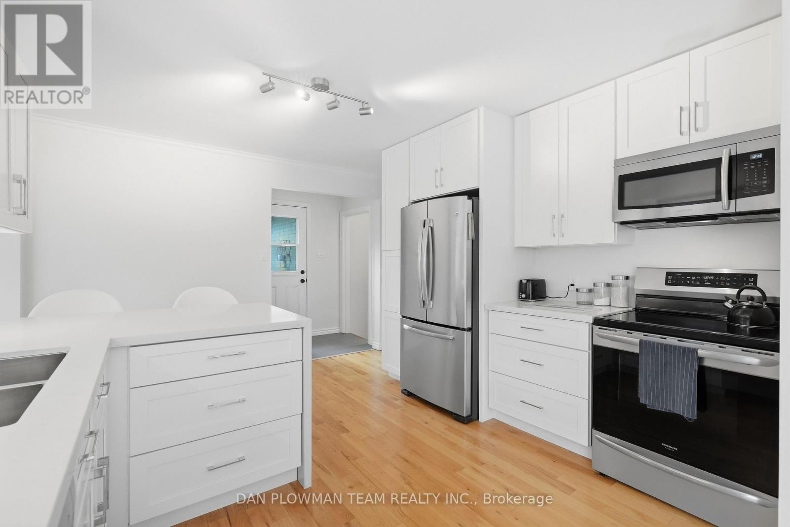 403 AMSTEL COURT - 14