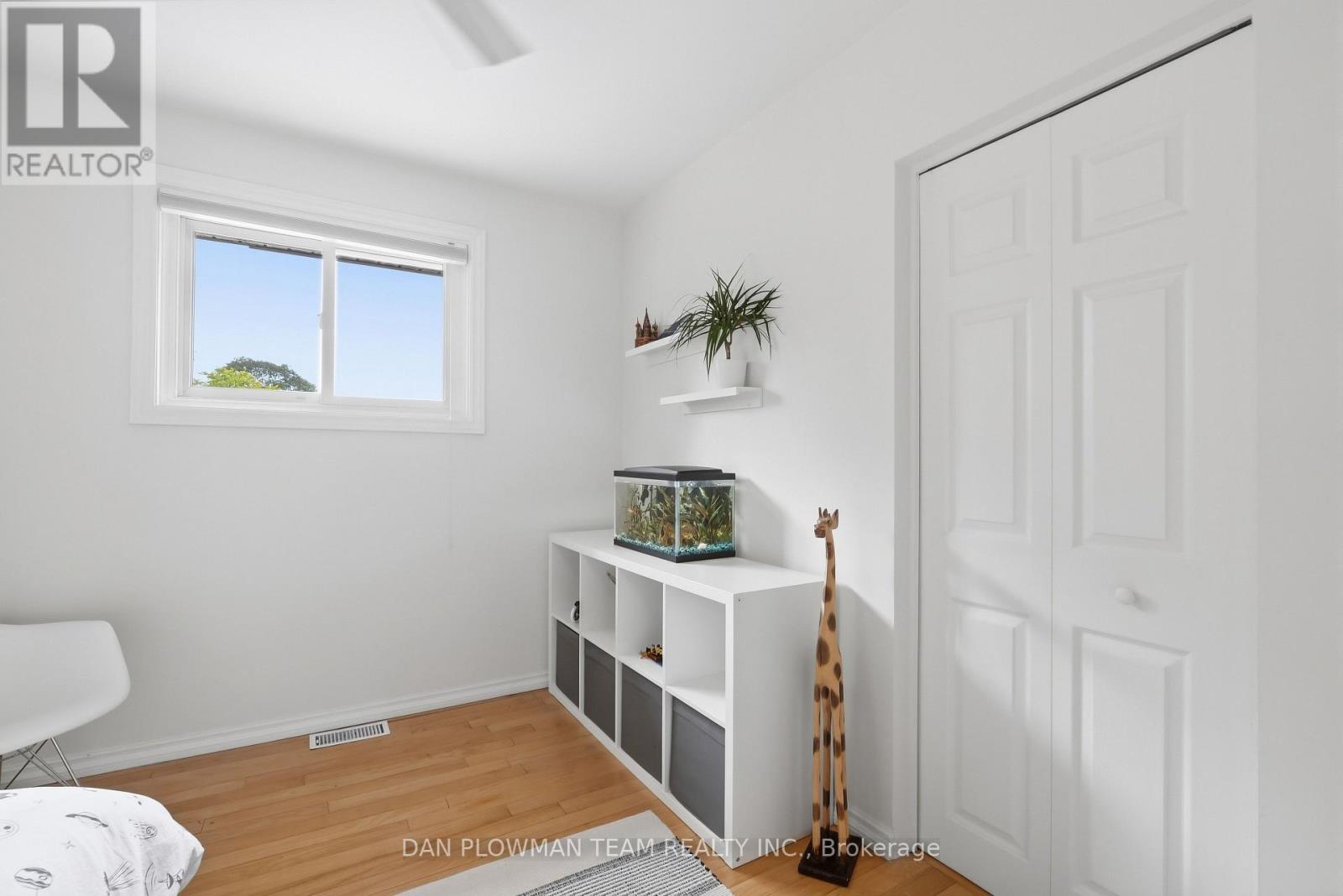 403 AMSTEL COURT - 27