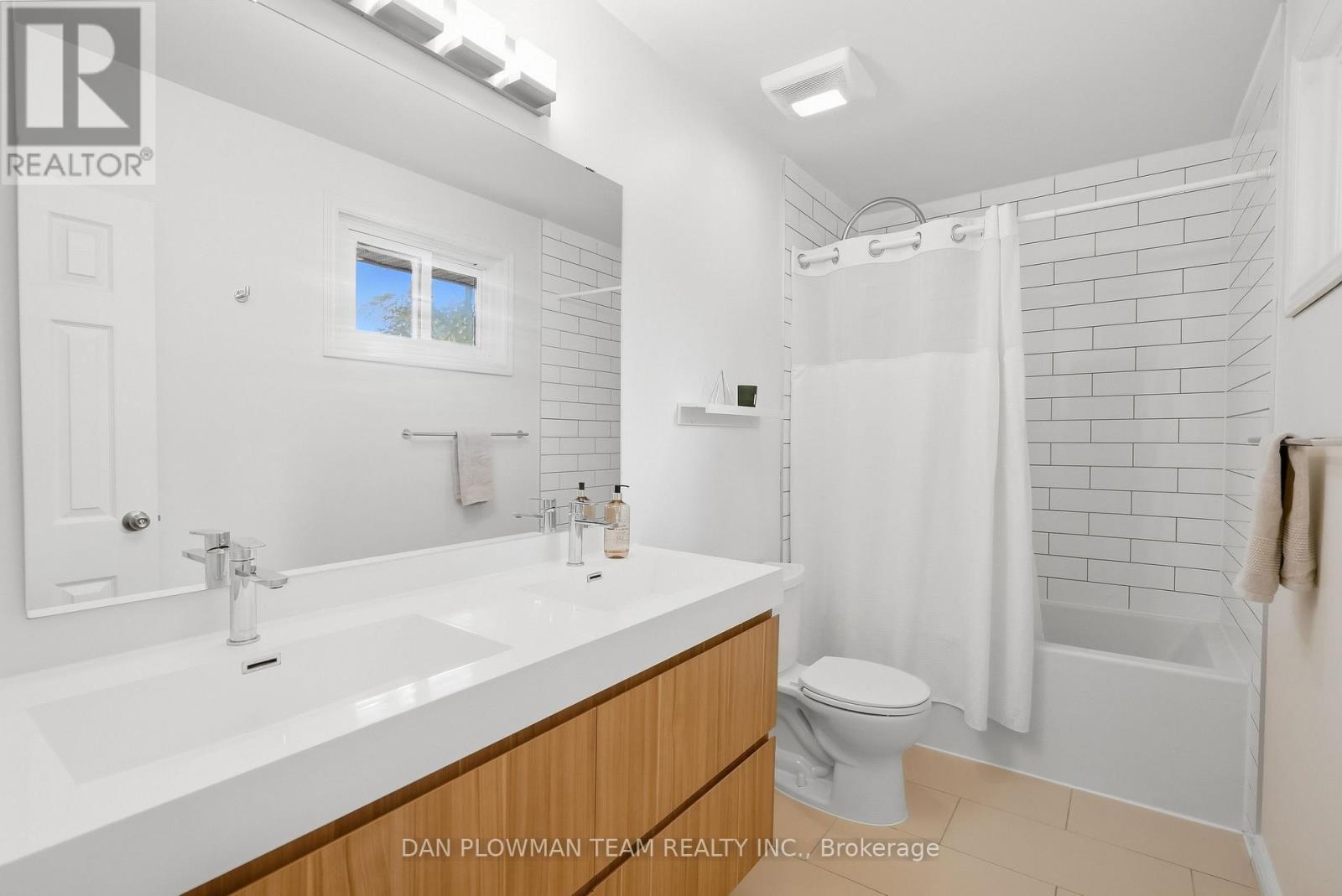 403 AMSTEL COURT - 28