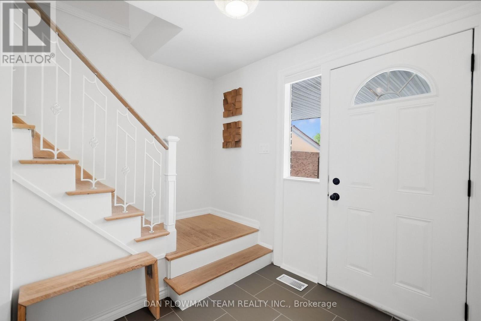 403 AMSTEL COURT - 5