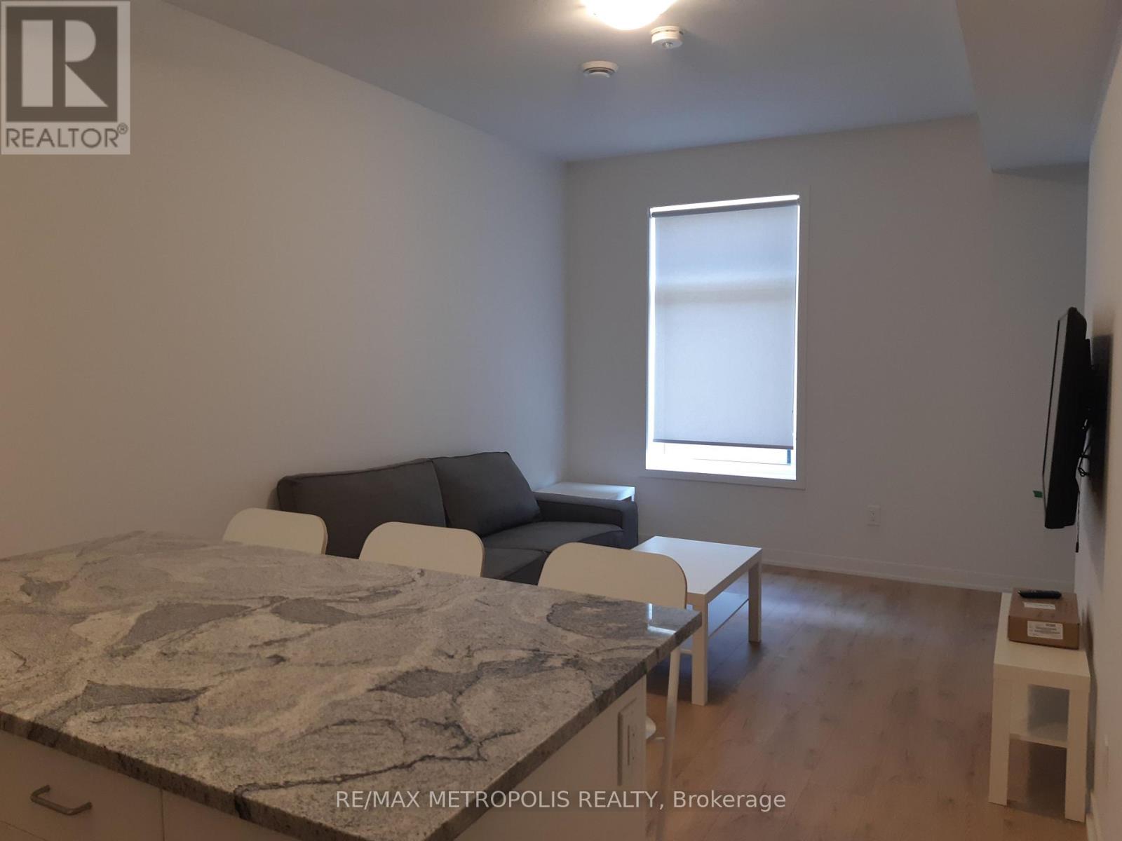 1760 Simcoe Street — photo 4