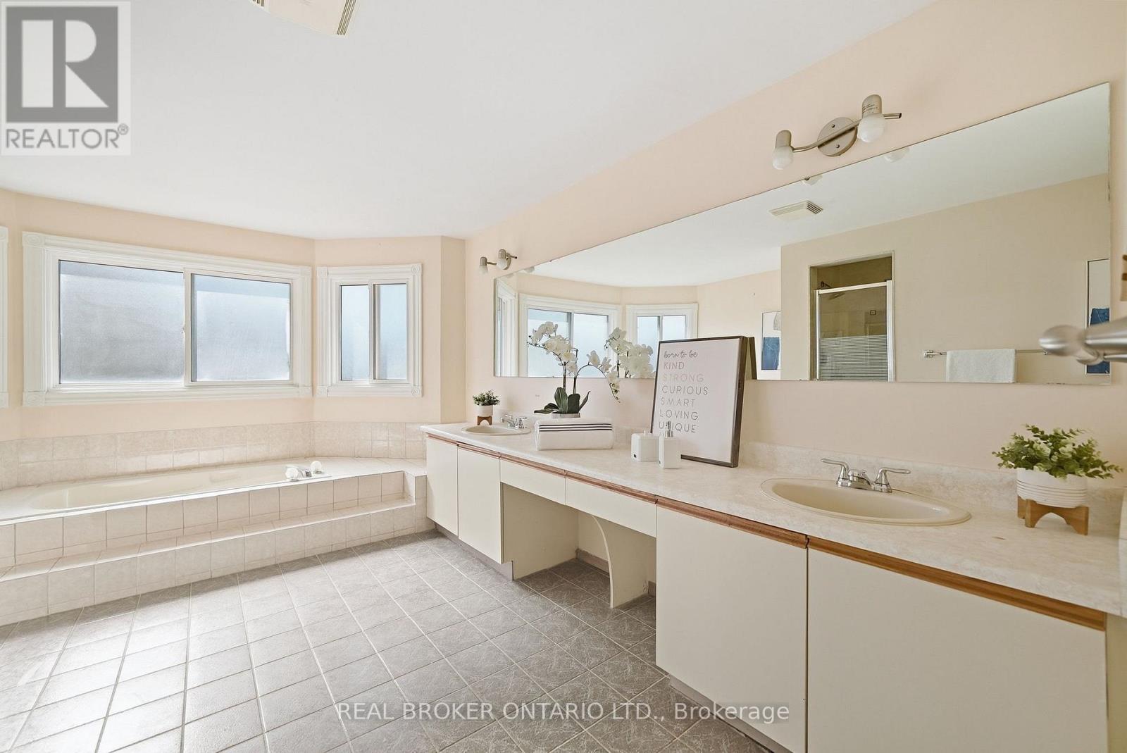 61 BLUENOSE CRESCENT - 20