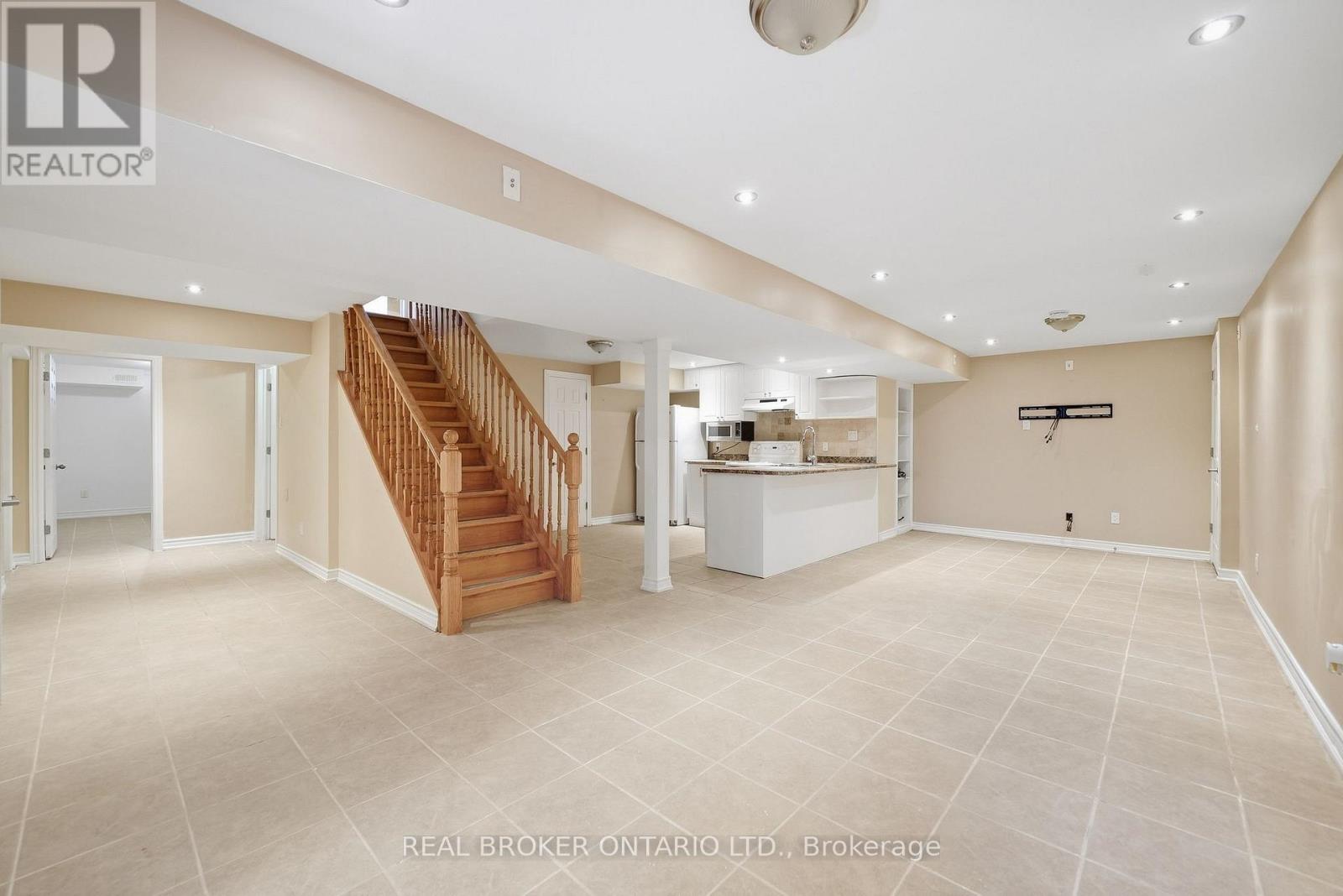 61 BLUENOSE CRESCENT - 24