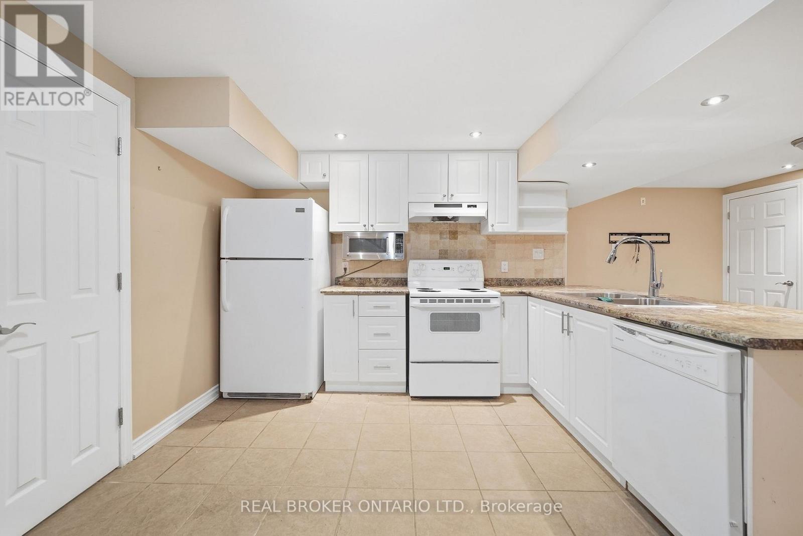 61 BLUENOSE CRESCENT - 27