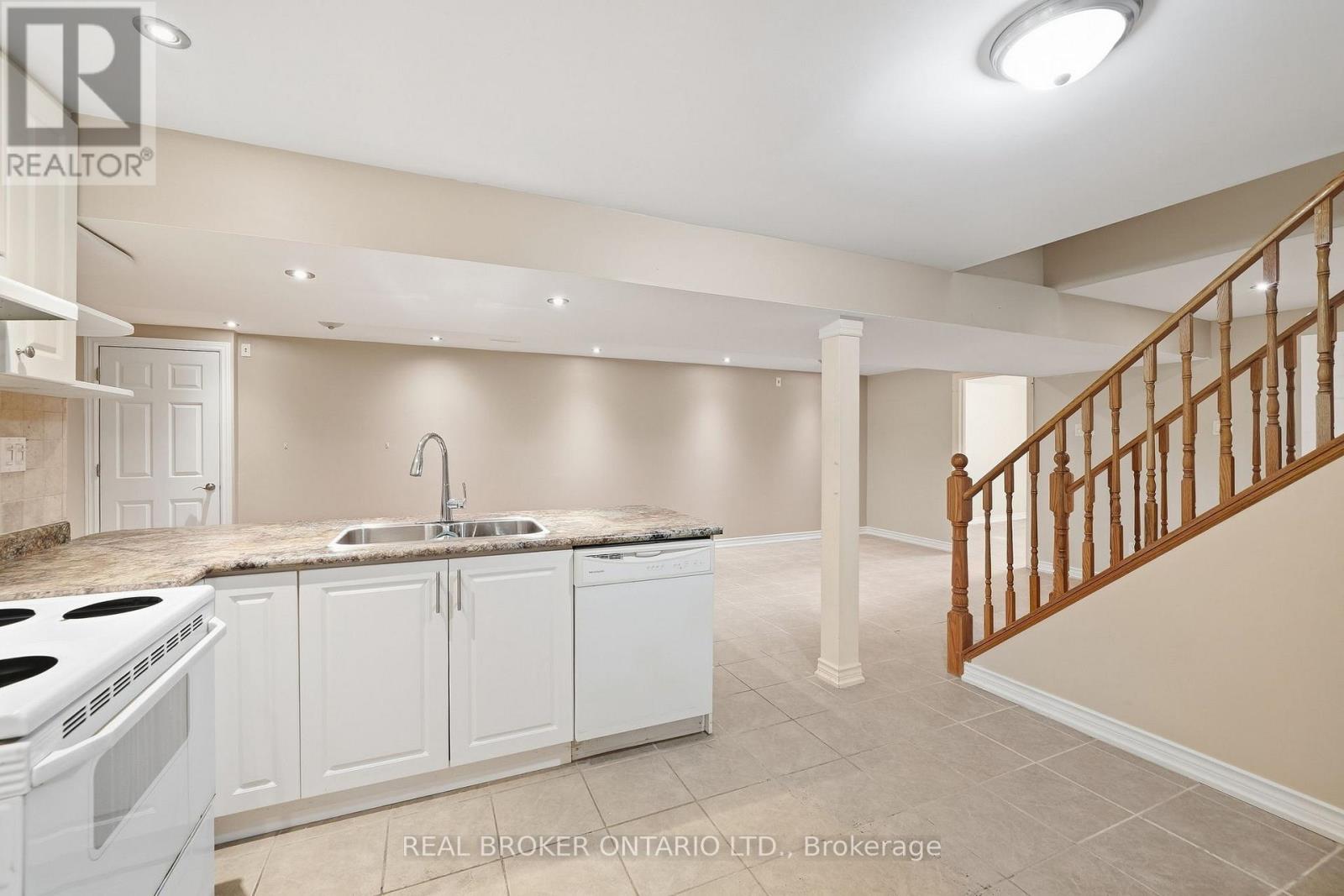 61 BLUENOSE CRESCENT - Image 29