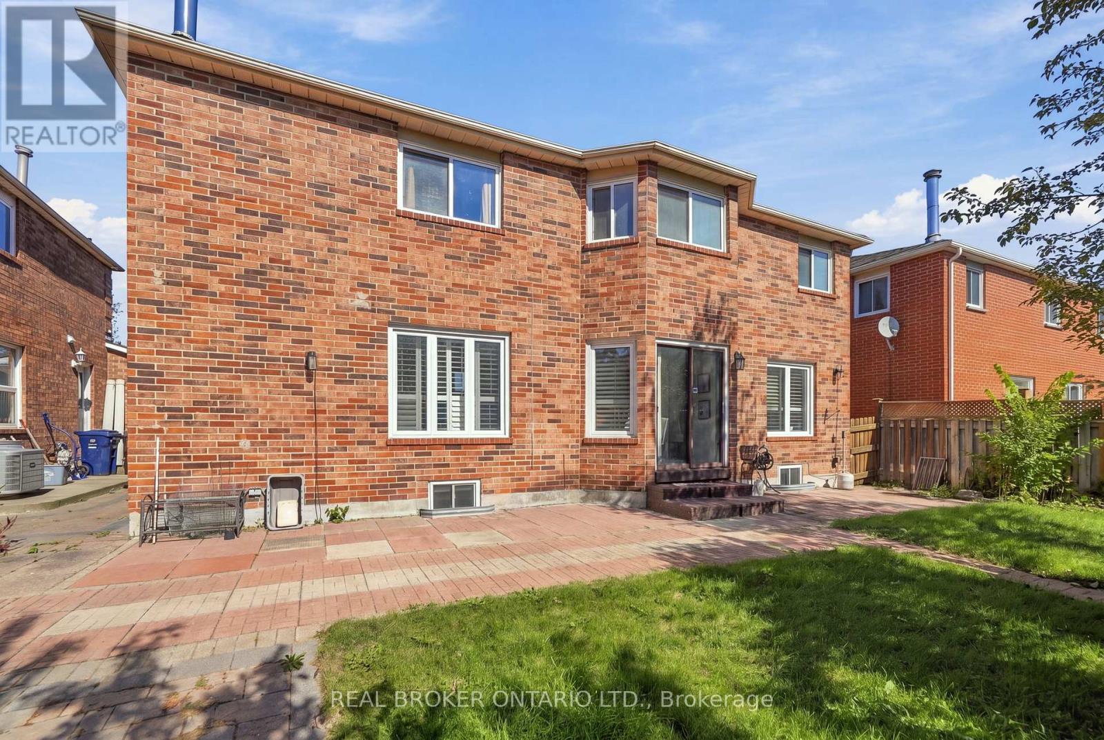 61 BLUENOSE CRESCENT - 30
