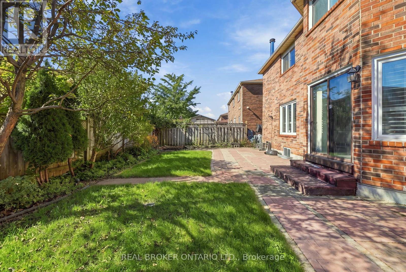61 BLUENOSE CRESCENT - 31