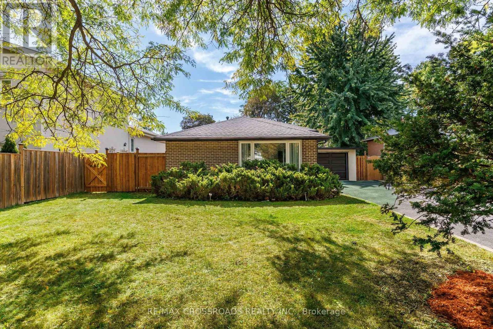 184 Laverock Avenue, Richmond Hill (Mill Pond), Ontario, L4C4K3, Richmond Hill (Mill Pond), Ontario — photo 2 of 5