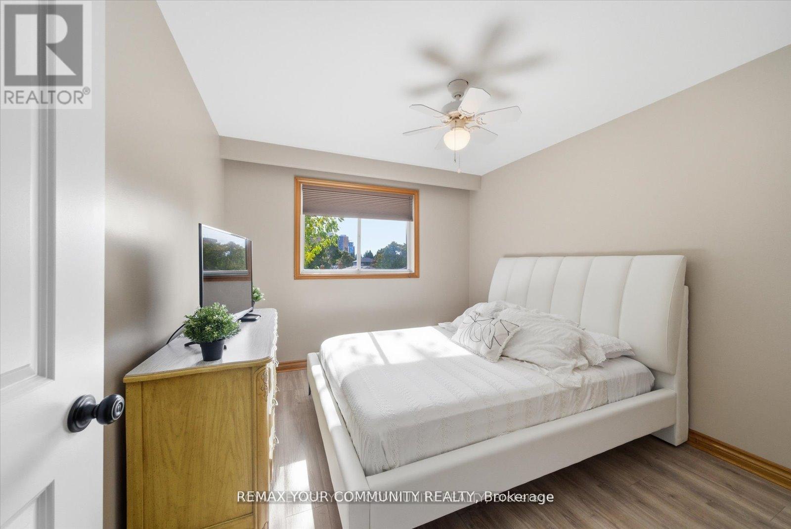 35 SUNVALE DRIVE - 19