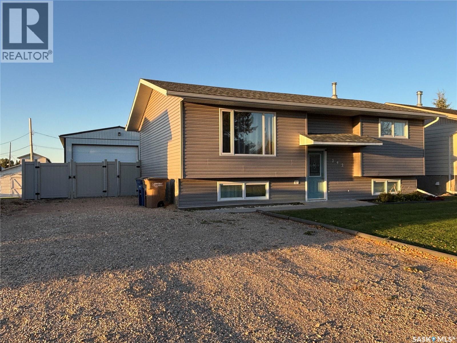 242 Lendrum STREET, Melfort — photo 2